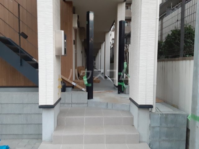 24/30 エントランス
