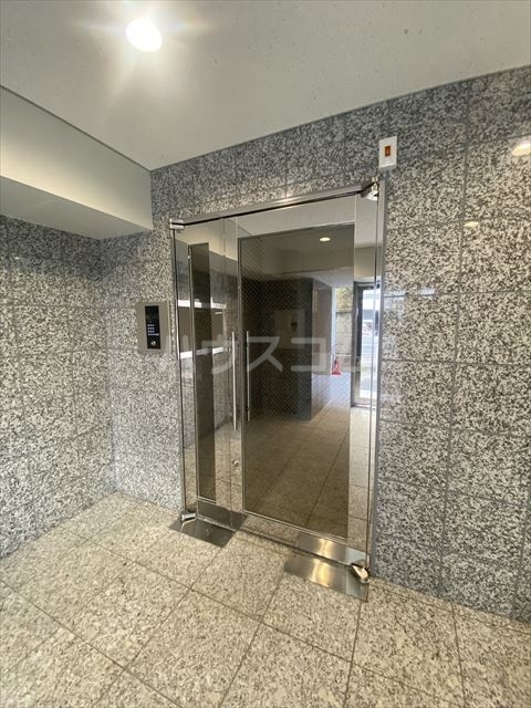 27/30 エントランス