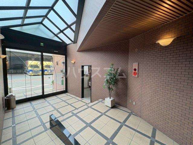 28/30 エントランス