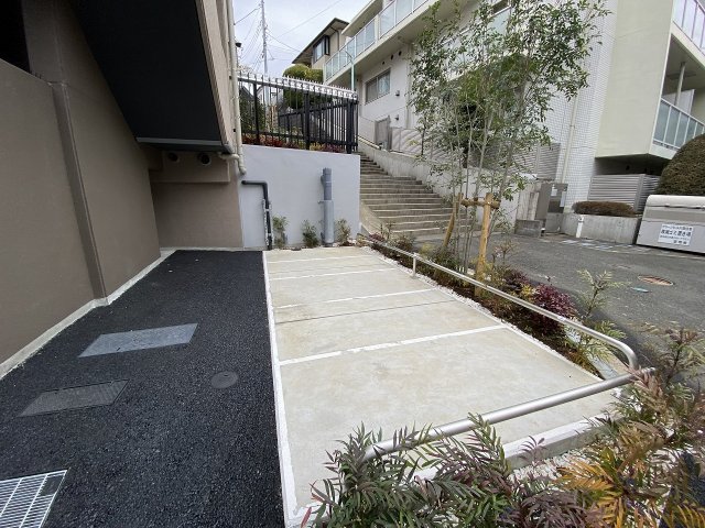 25/30 駐車場