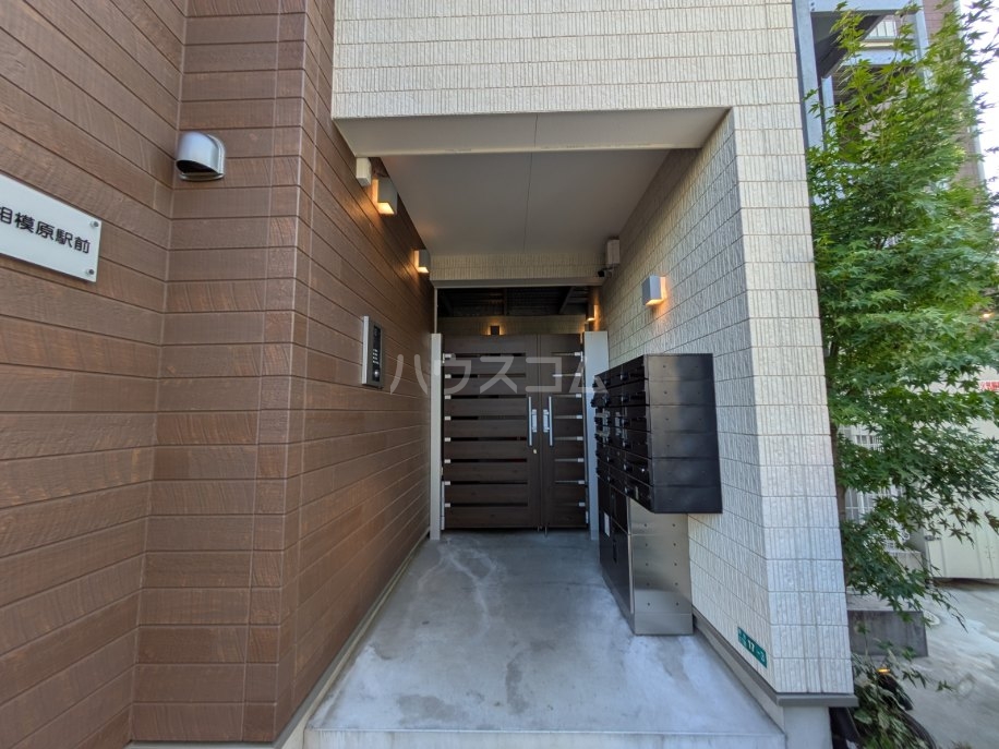 21/30 エントランス