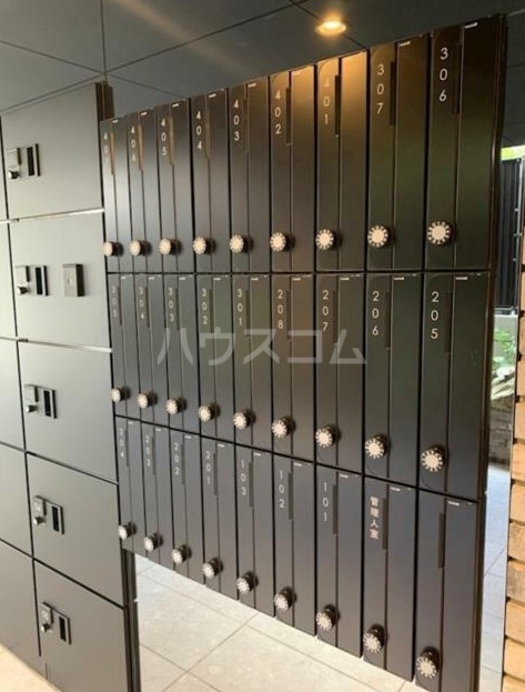 18/23 エントランス