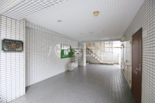 16/17 エントランス