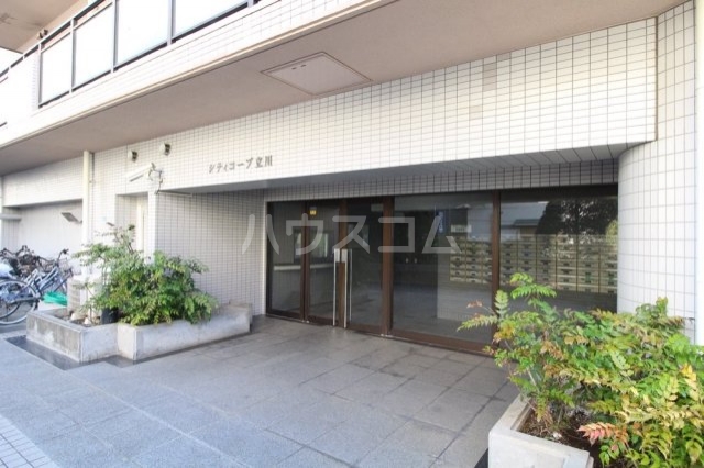 21/30 エントランス