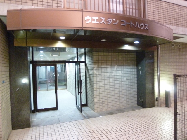 25/30 エントランス