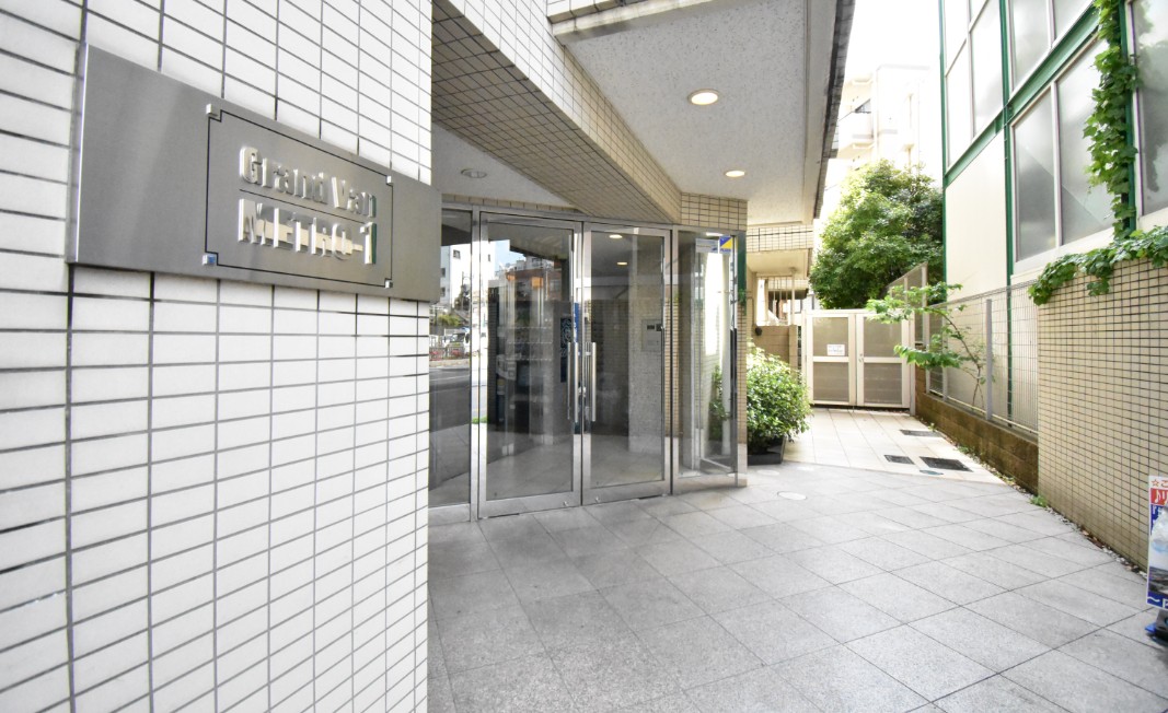 16/18 エントランス