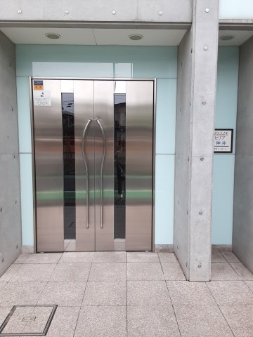 27/30 エントランス