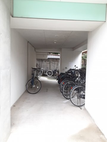 28/30 エントランス