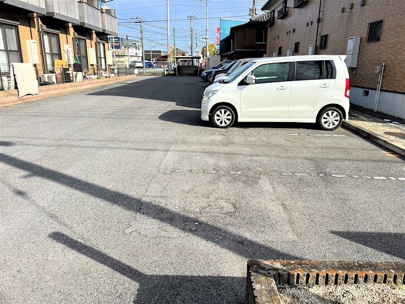 21/26 駐車場