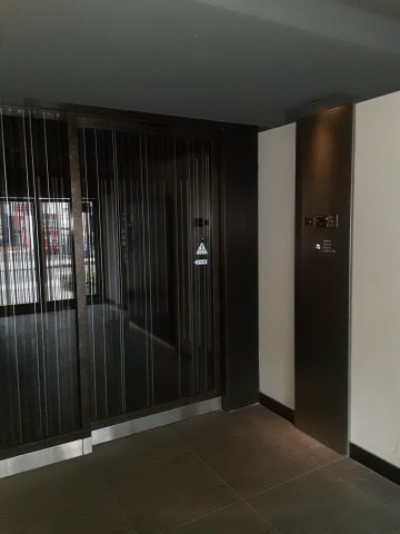 24/30 エントランス