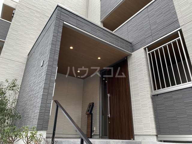 28/30 エントランス