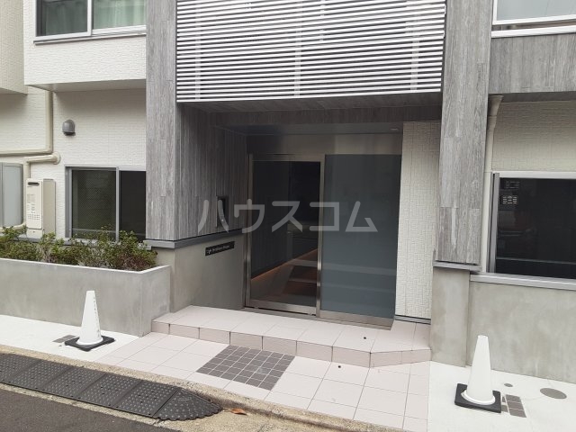 24/30 エントランス