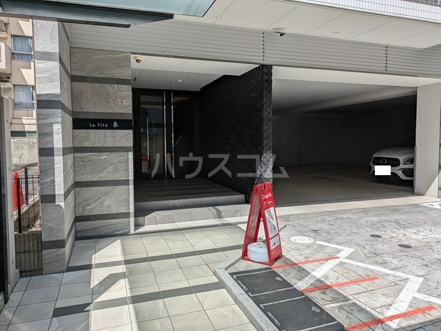 27/30 エントランス