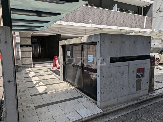 28/30 エントランス