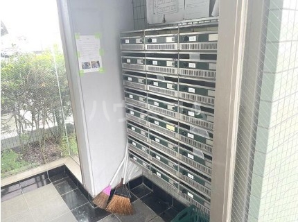 16/23 エントランス