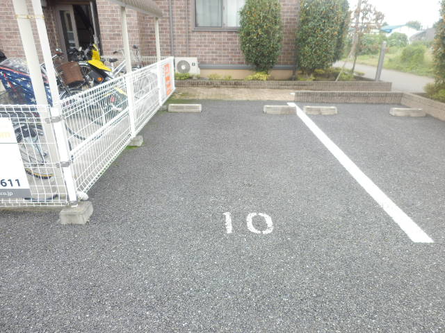 22/28 駐車場