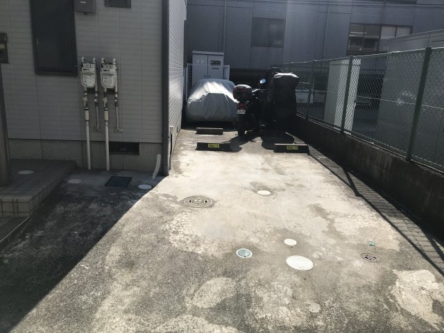 23/30 駐車場