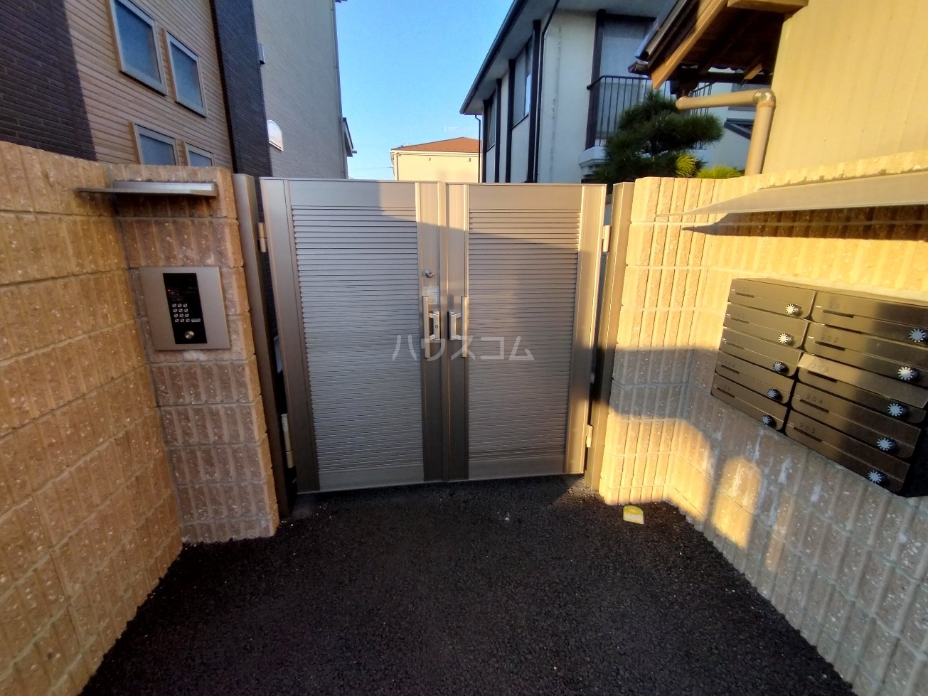 16/25 エントランス