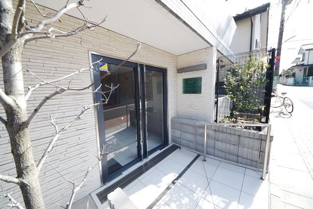 18/28 エントランス