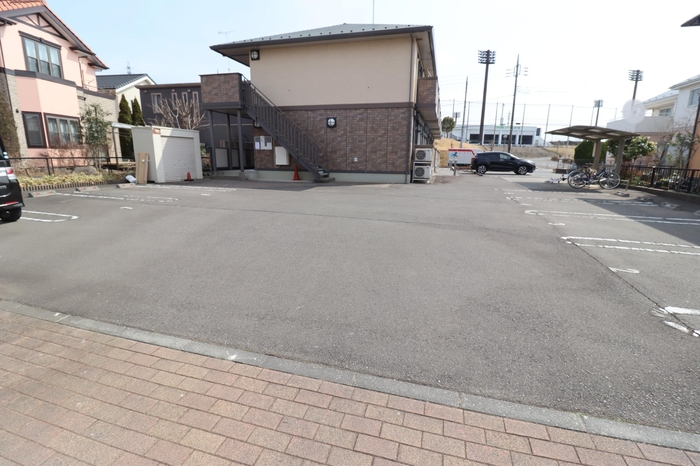 18/27 駐車場