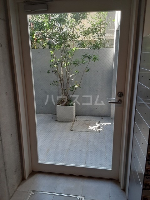 2/4 エントランス