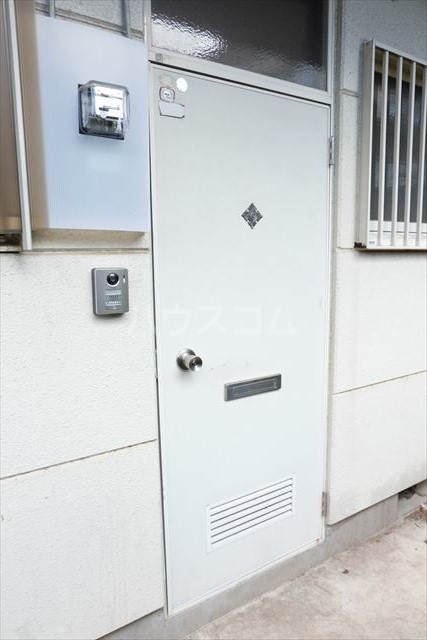 18/27 エントランス