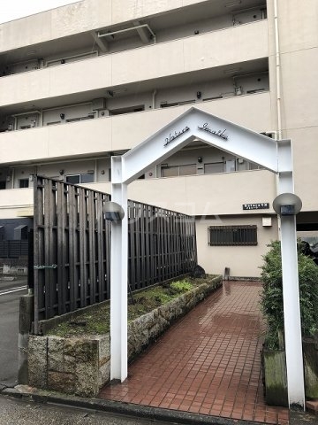 22/27 エントランス