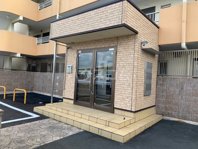 24/30 エントランス