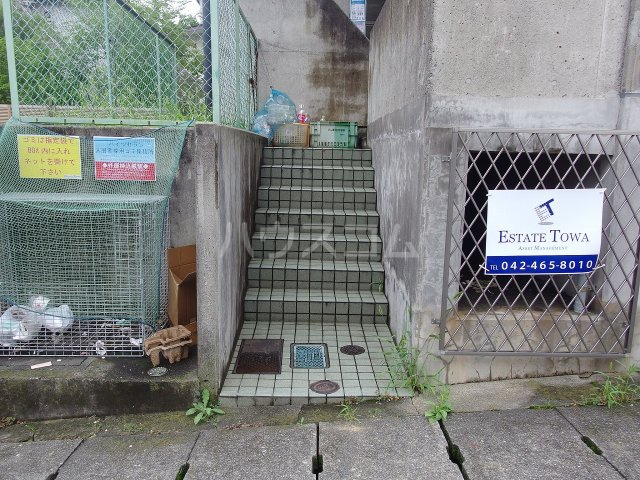 24/30 エントランス