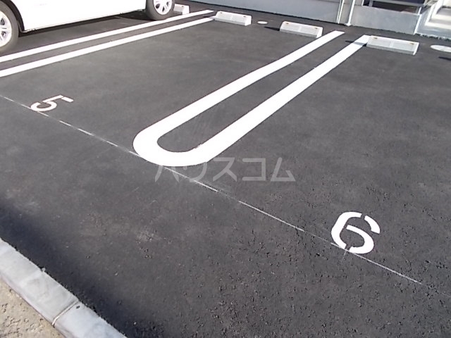 28/30 駐車場