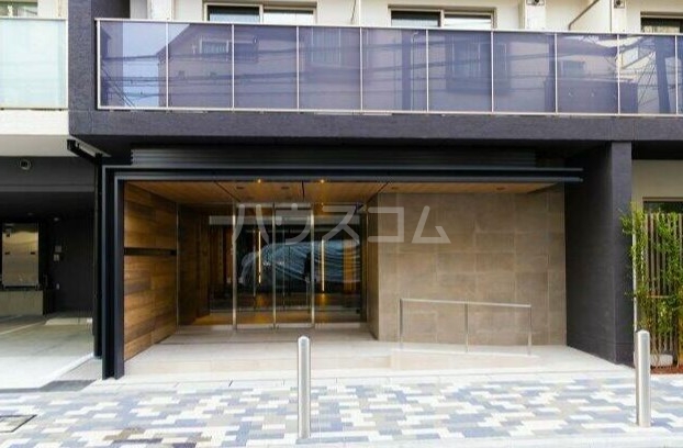 2/4 エントランス