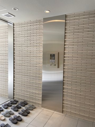 26/30 エントランス