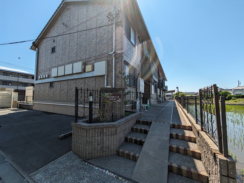 26/30 エントランス