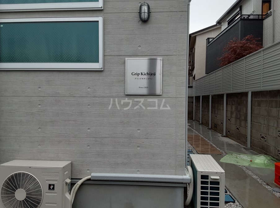 28/30 エントランス