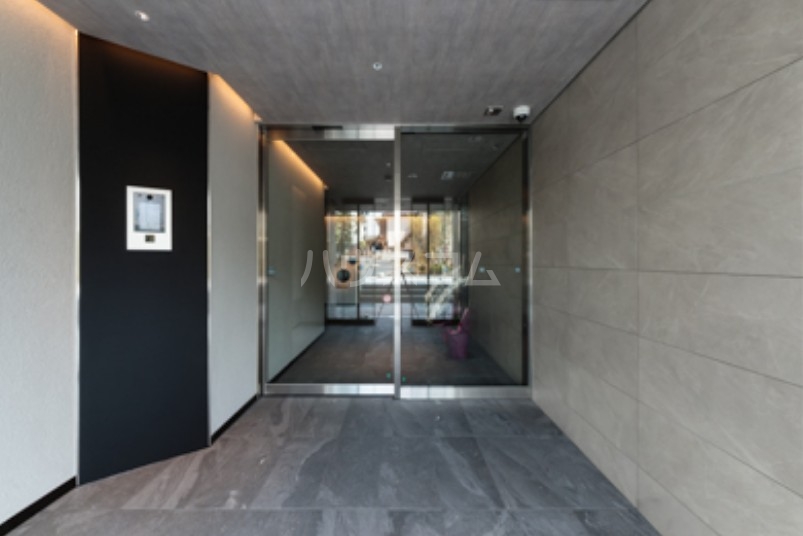 24/30 エントランス