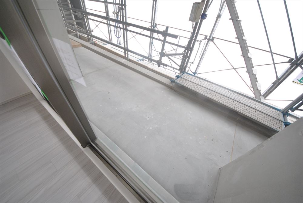 13/18 バルコニー