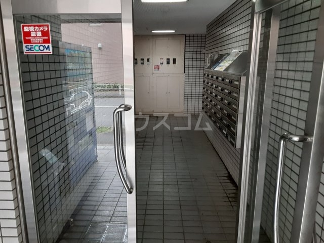 22/28 エントランス