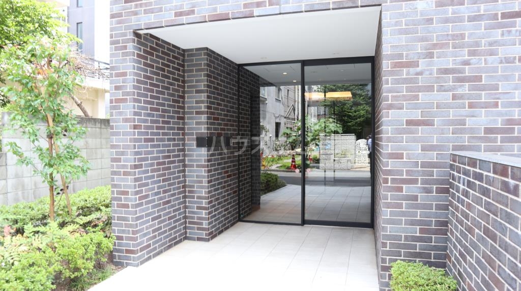 25/30 エントランス