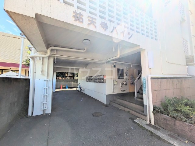 21/28 エントランス