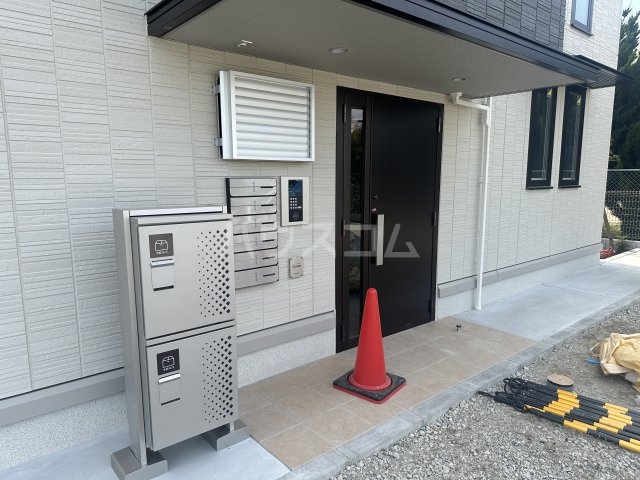 23/24 エントランス