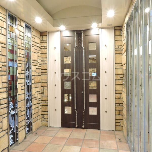 28/30 エントランス