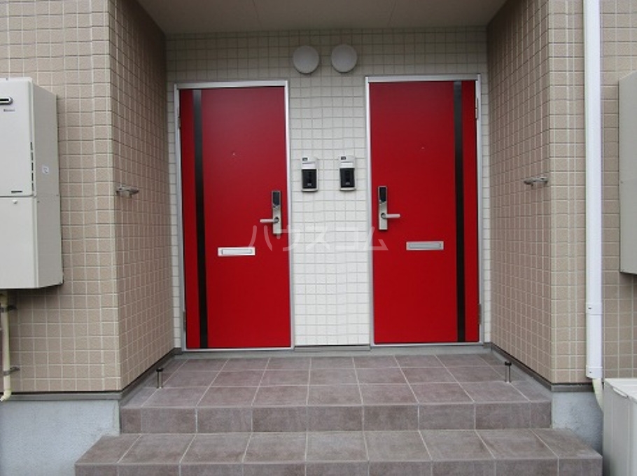 24/30 エントランス