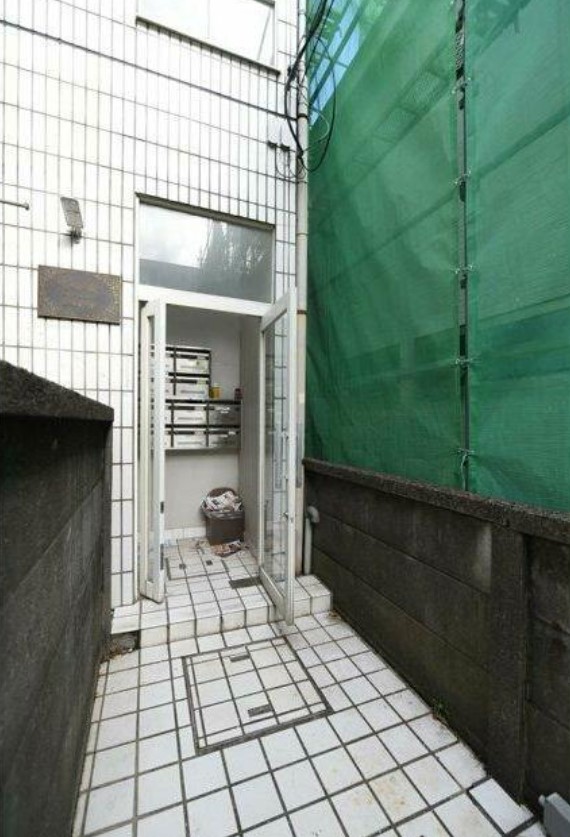 13/15 エントランス