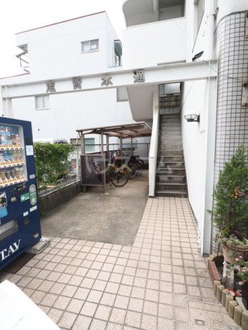 2/5 エントランス