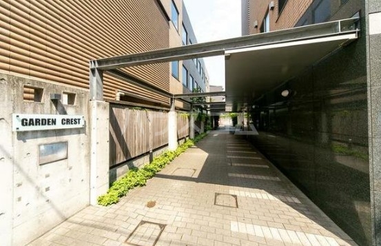 22/26 エントランス