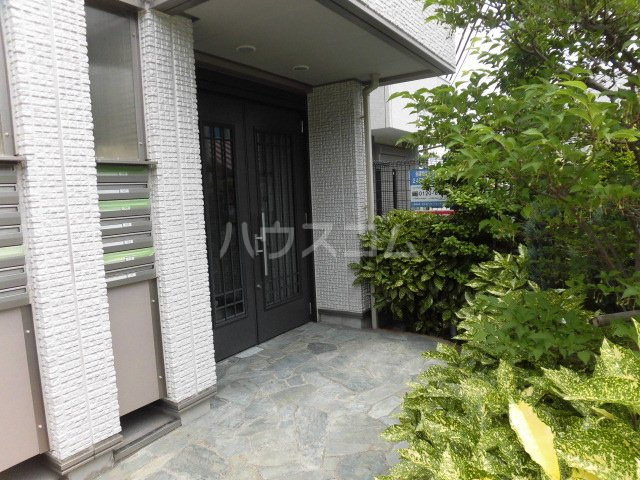 22/30 エントランス