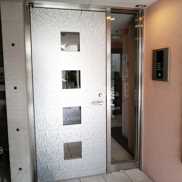 24/30 エントランス