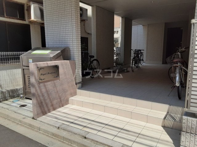 2/4 エントランス