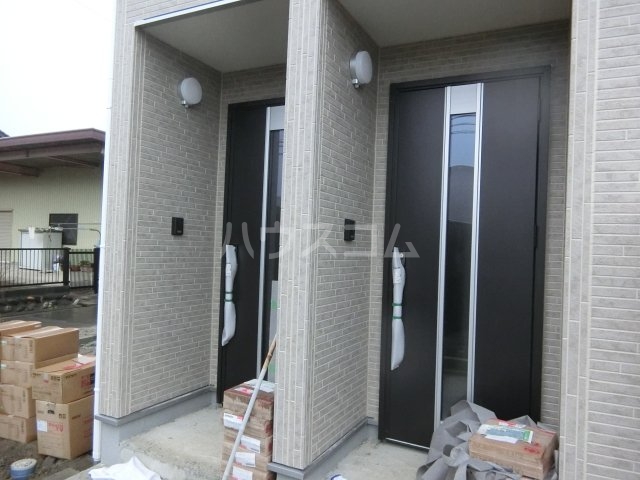 26/28 エントランス