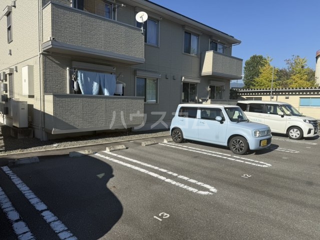 2/5 駐車場